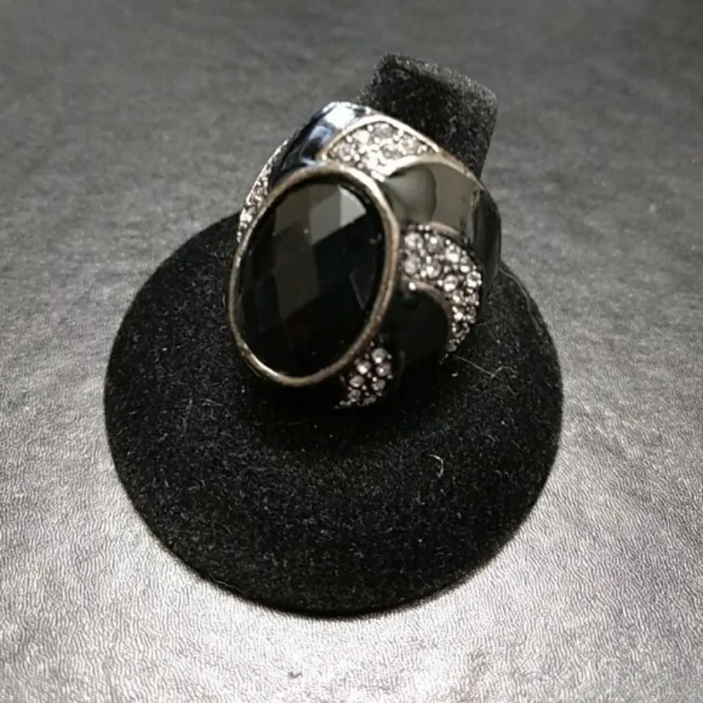 Unbranded ring silver